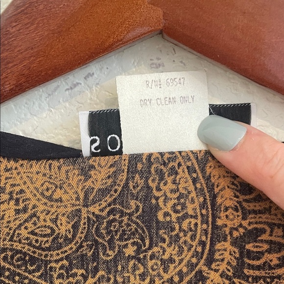 Solitaire Black and Gold Patterned Top - Picture 3 of 10